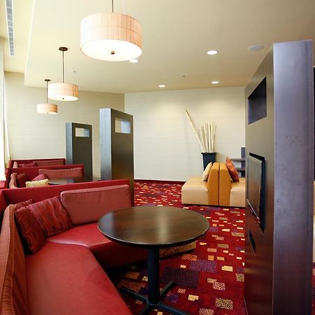 Holiday Inn Fitchburg-Waterpark Экстерьер фото