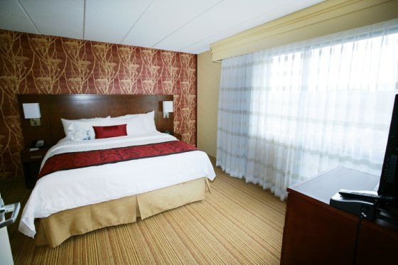 Holiday Inn Fitchburg-Waterpark Экстерьер фото