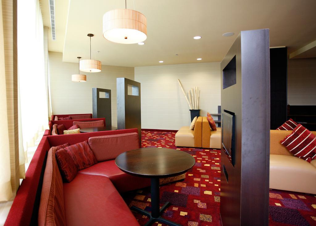 Holiday Inn Fitchburg-Waterpark Экстерьер фото