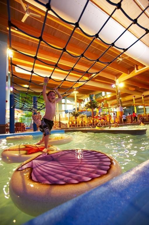 Holiday Inn Fitchburg-Waterpark Экстерьер фото